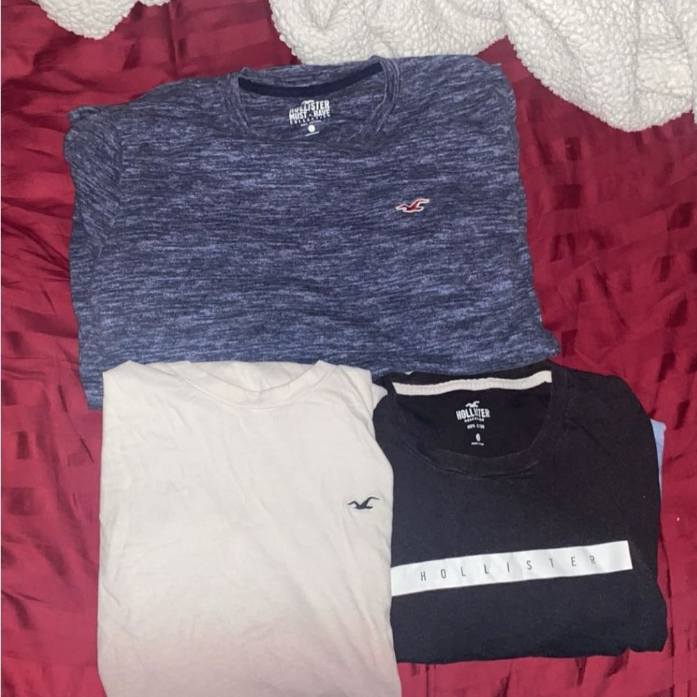 Hollister Men's Blue, White, and Black Shirts